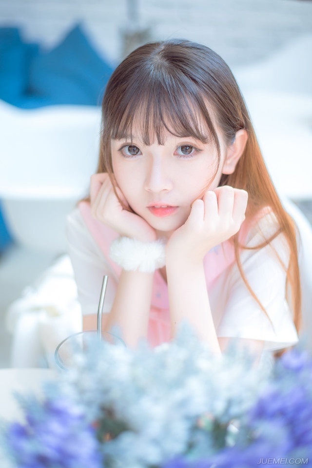 我们为什么需要美女，可能她们改变你的生活习性，让人感这个世界充满期待，虽然当你觉得期待的东西就要得到的时候，她们马上去普度众生，让其他人觉得生活充满期待。——韩寒《像少年啦飞驰》